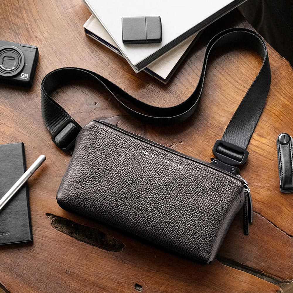 GRAMS28 157 Essential Sling 斜背胸包