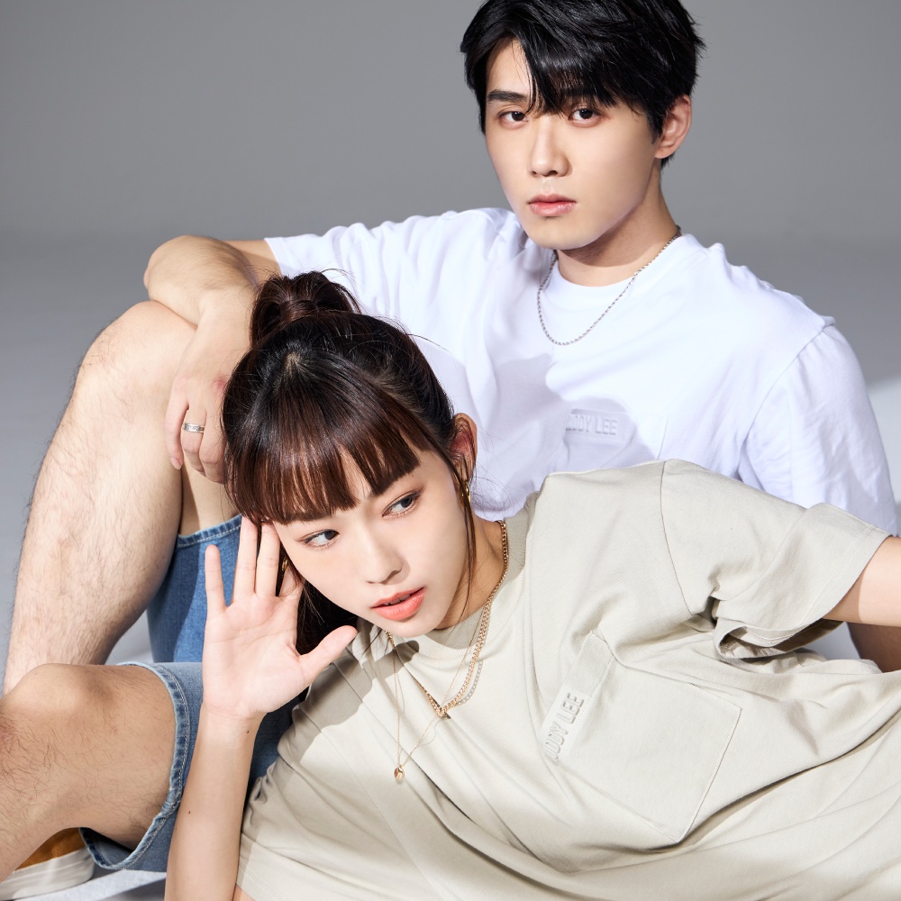Lee 男女同款寬鬆版立體BUDDY LEE文字小口袋短袖T恤| Modern & FITS