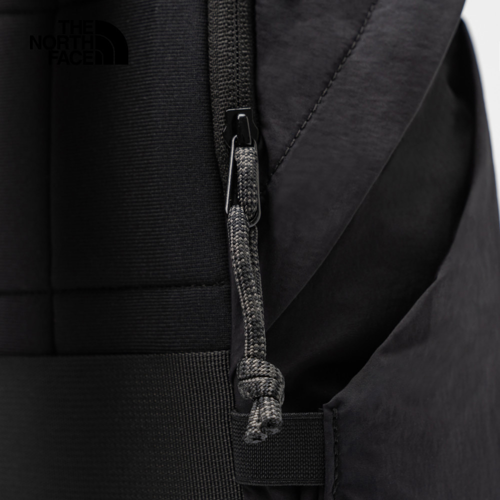 The North Face北面男女款黑色防潑水大容量休閒後背包｜81DT4H0