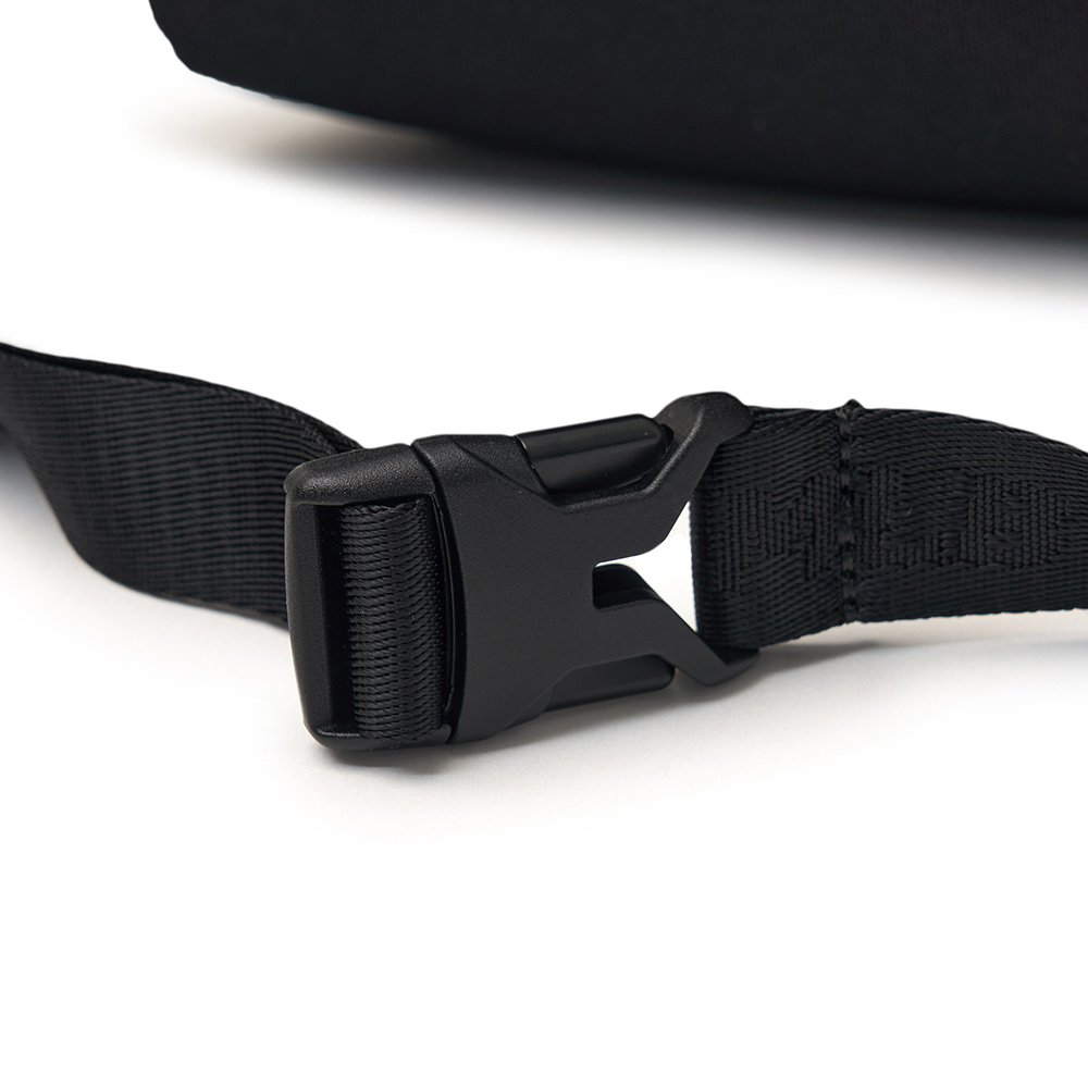 MLB KIDS  腰包 肩背包 兒童包包 Varsity系列 紐約洋基隊 (7AHSV024N-50BKS)