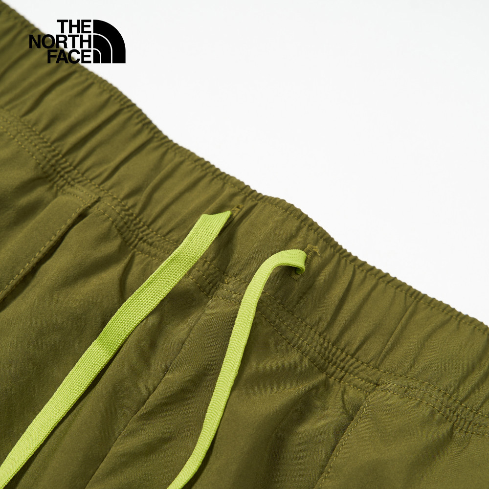 【10/26 00點限時搶購】The North Face北面男款綠色吸濕排汗防潑水透氣短褲｜83S44OS