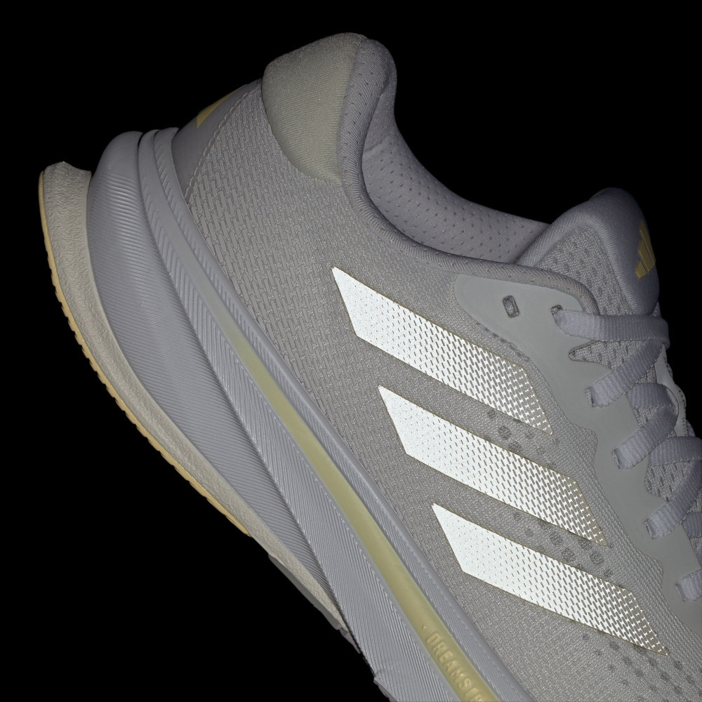 SUPERNOVA RISE 跑鞋