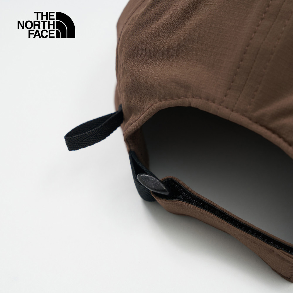 The North Face北面男女款棕色DWR防潑水舒適附收納口袋運動帽｜8CTG1OI