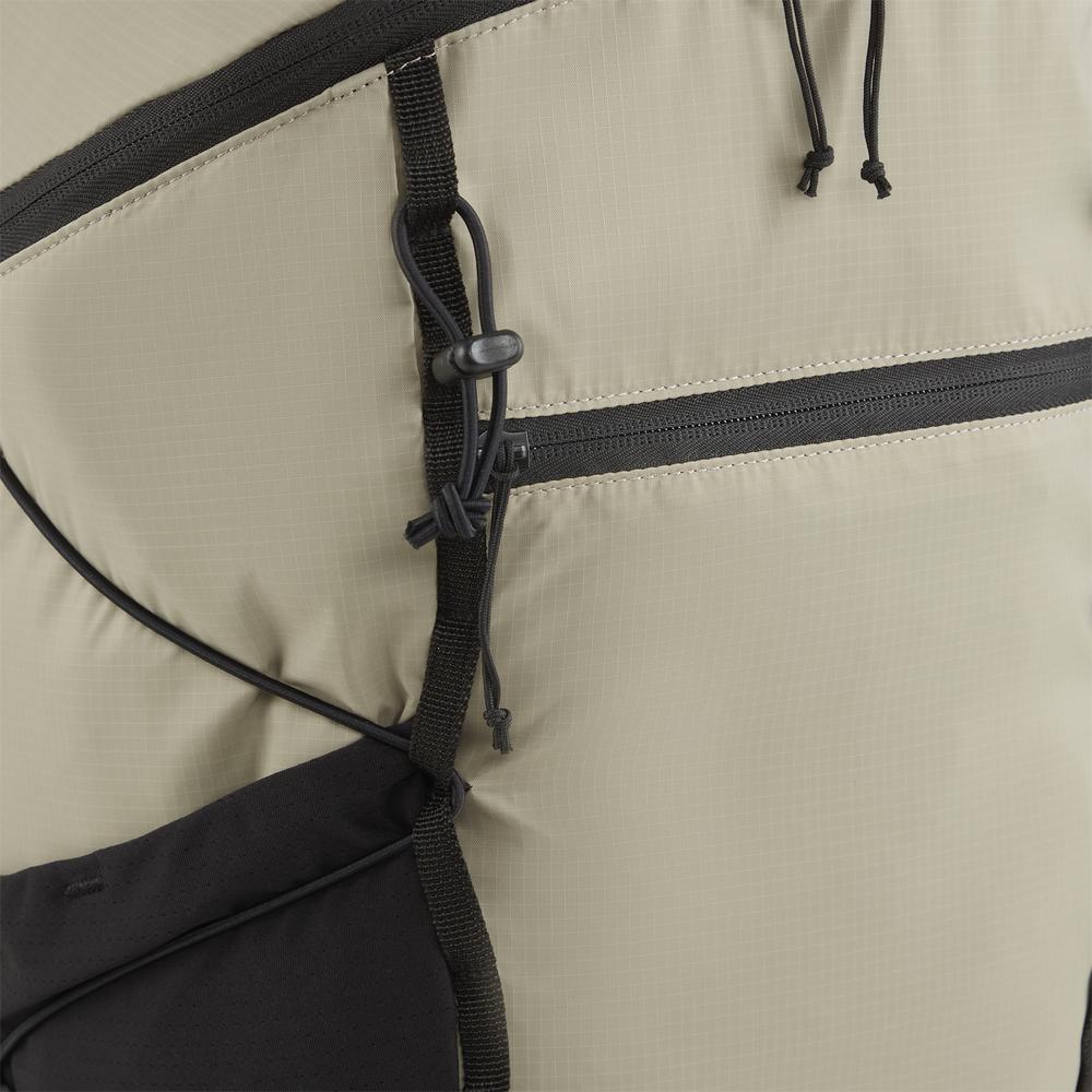 PUMA SEASONS 健行後背包 男女共同 16L