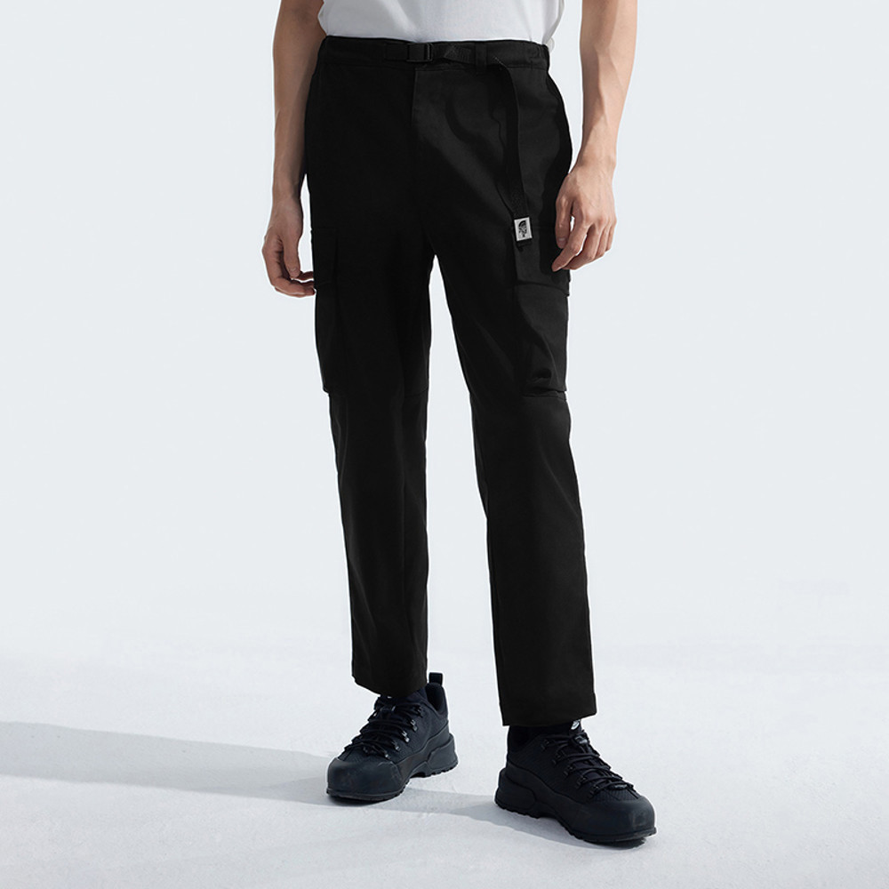 The North Face北面男款黑色UPF防曬多口袋休閒長褲｜8AHDJK3