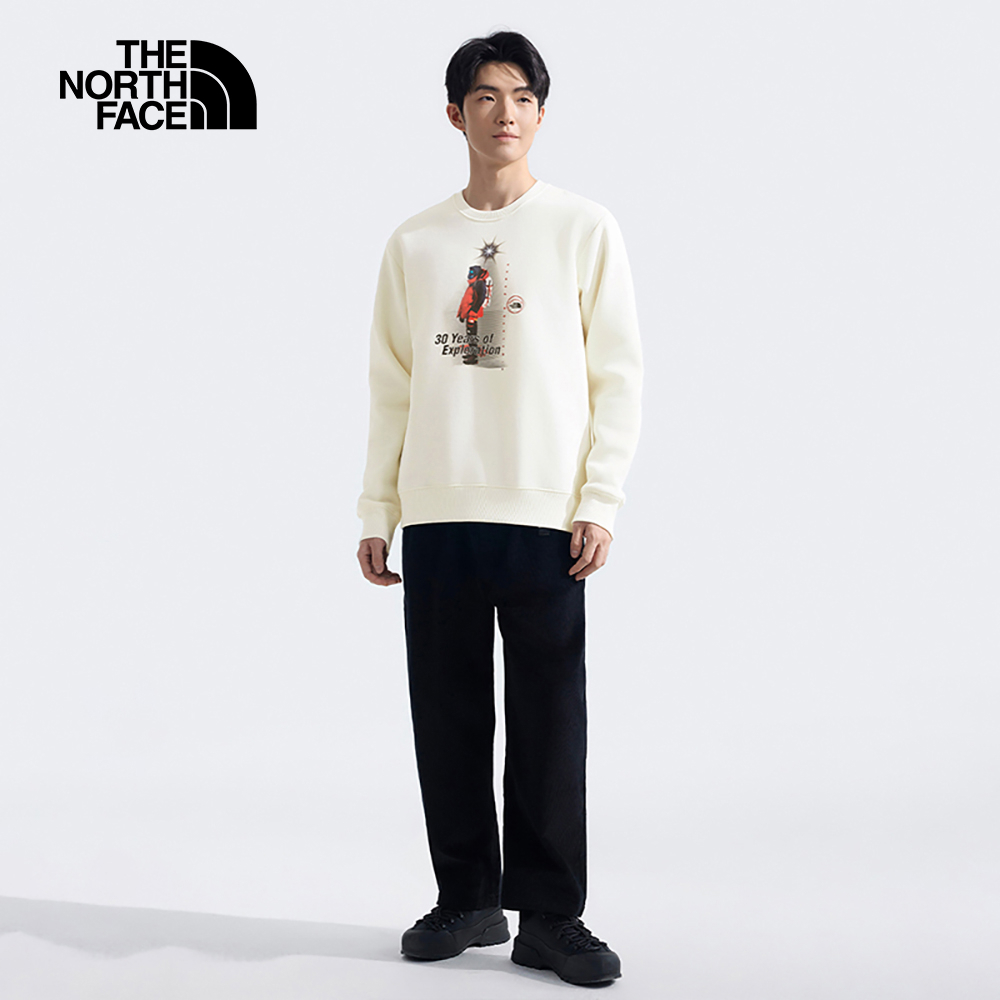 【10/27 00點限時搶購】The North Face北面男款米白色舒適保暖胸前趣味品牌印花長袖大學T｜8ATEQLI