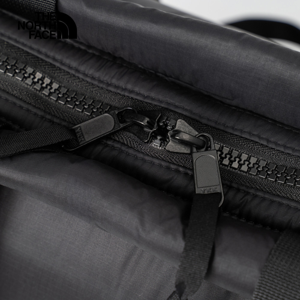 The North Face北面男女款黑色品牌LOGO大容量休閒單肩包｜81BU4H0
