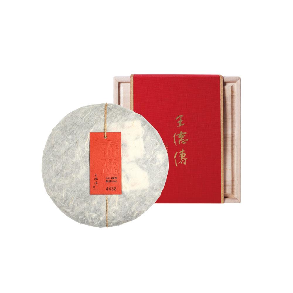 【特開年份普洱 | 綠製普洱】2014倚邦貢茶春蕊普洱357g(附木盒)-王德傳