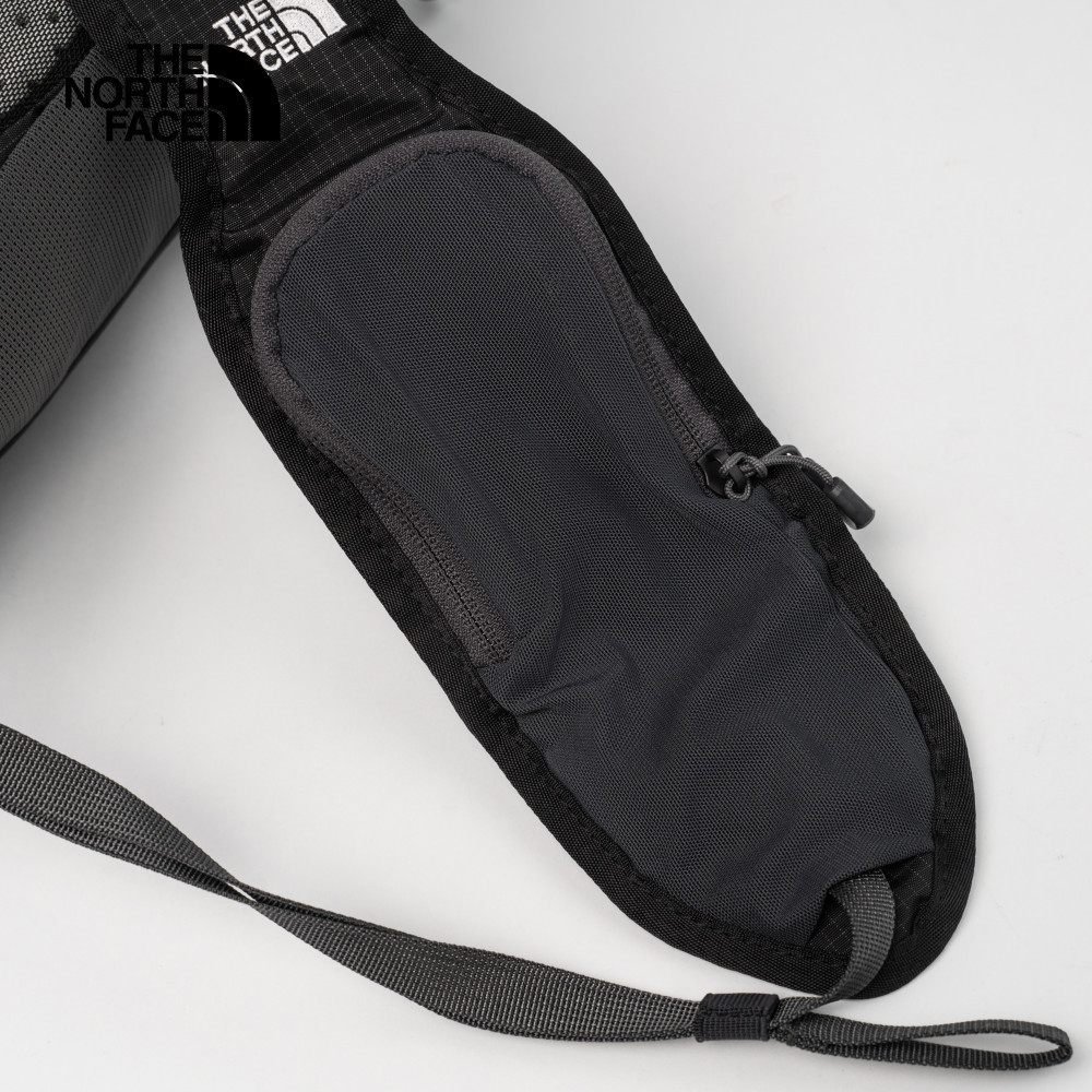 The North Face北面男女款黑色DWR防潑水舒適背負斜背包｜8C2MKT0