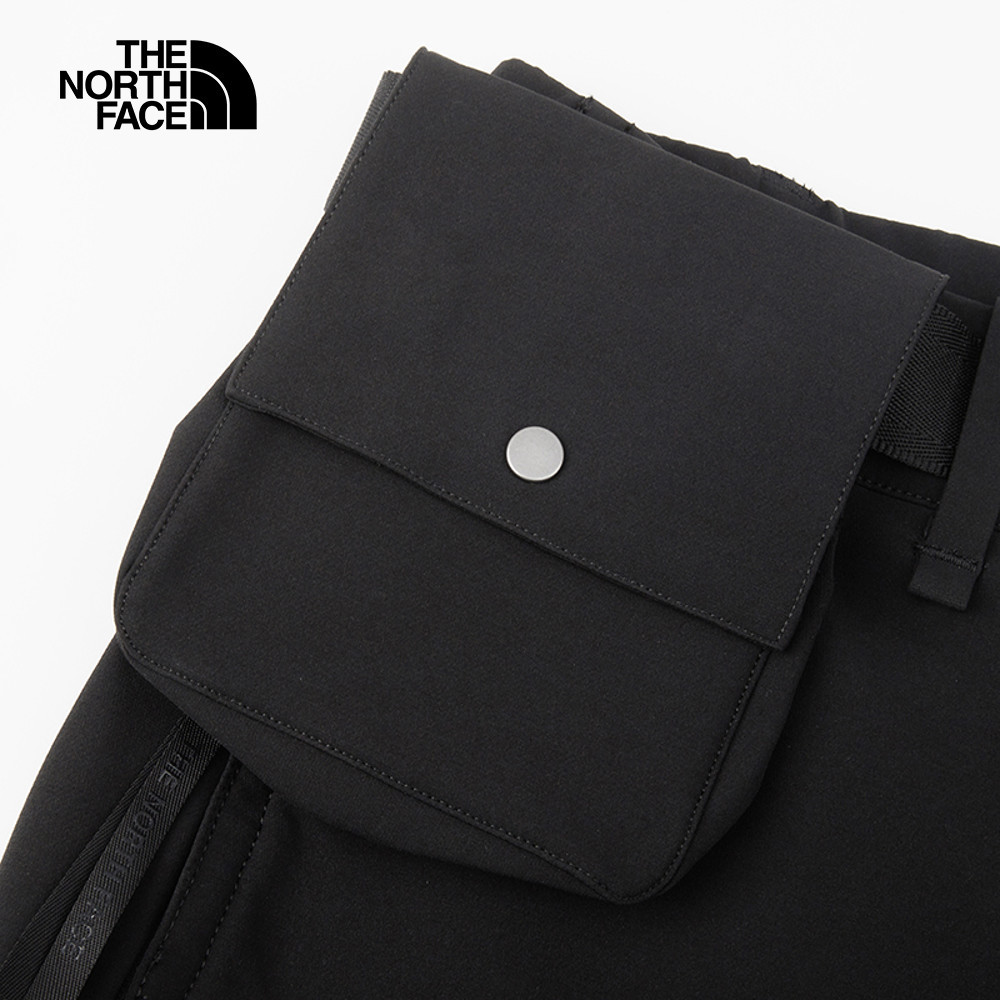 UE女款黑色DWR防潑水休閒長褲｜8CHZJK3