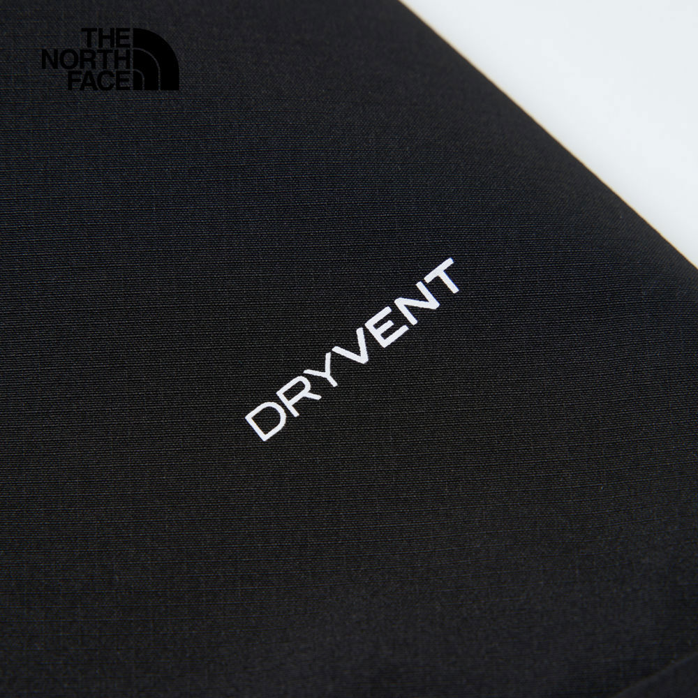 The North Face北面女款黑色DryVent防水透氣衝鋒衣｜8BWEJK3