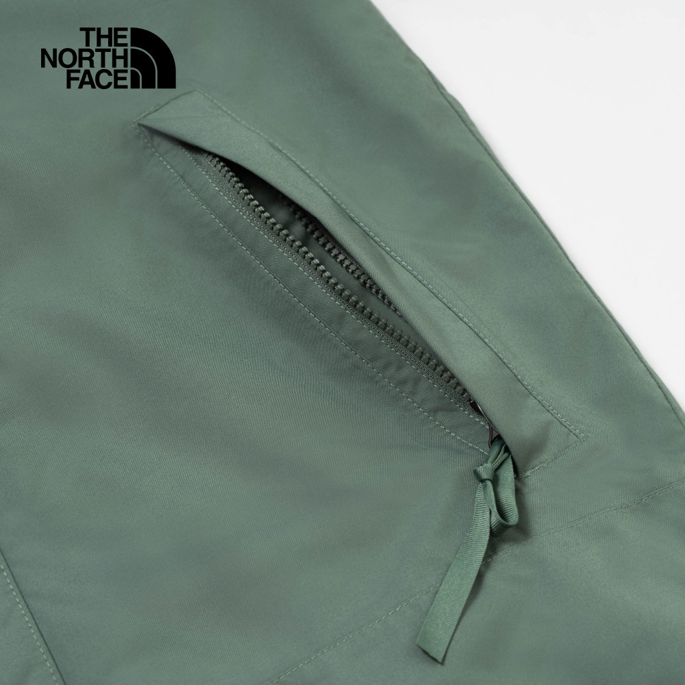 The North Face北面男款綠色DryVent防水透氣衝鋒衣｜8DGCLFW