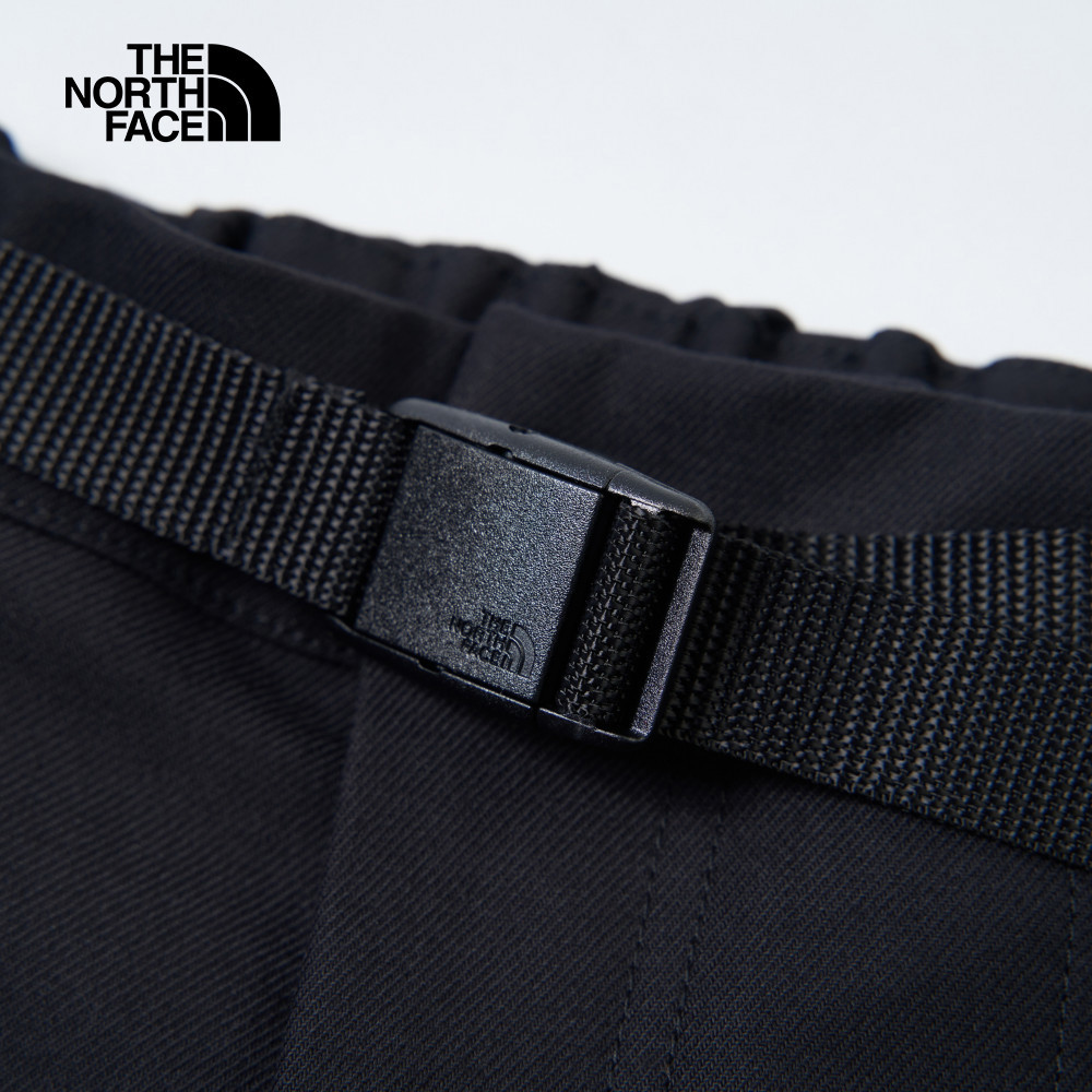 UE女款黑色DWR防潑水休閒長褲｜8EJNJK3