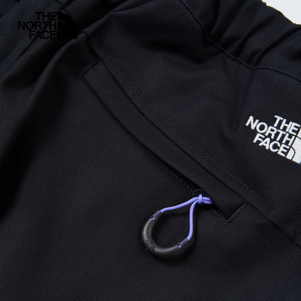 UE女款黑色DWR防潑水休閒長褲｜8EJNJK3