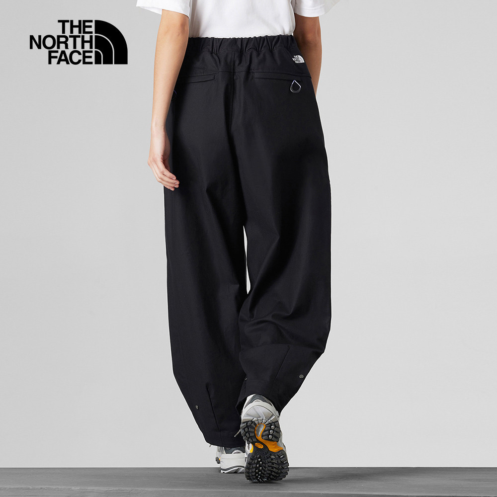 UE女款黑色DWR防潑水休閒長褲｜8EJNJK3