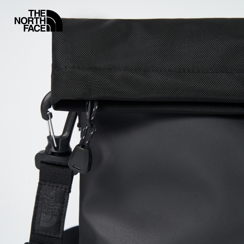 The North Face北面男女款黑色DWR防潑水可調節可拆卸背帶休閒單肩包｜8BK6BIA