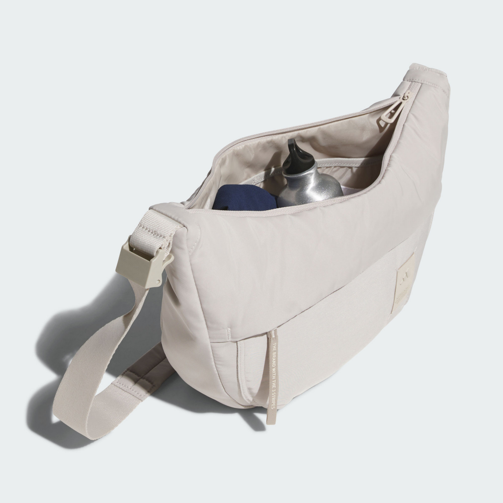 MUST HAVES 肩背包