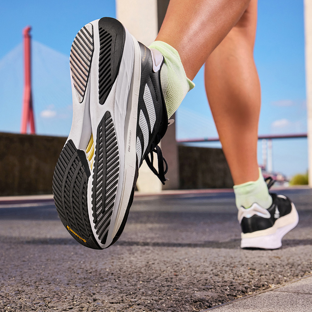 ADIZERO BOSTON 10 跑鞋