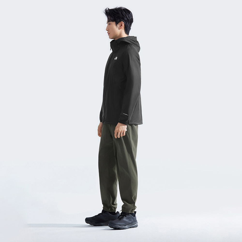 【10/26 12點限時搶購】The North Face北面男款黑色DWR防潑水防風外套｜8AUQJK3