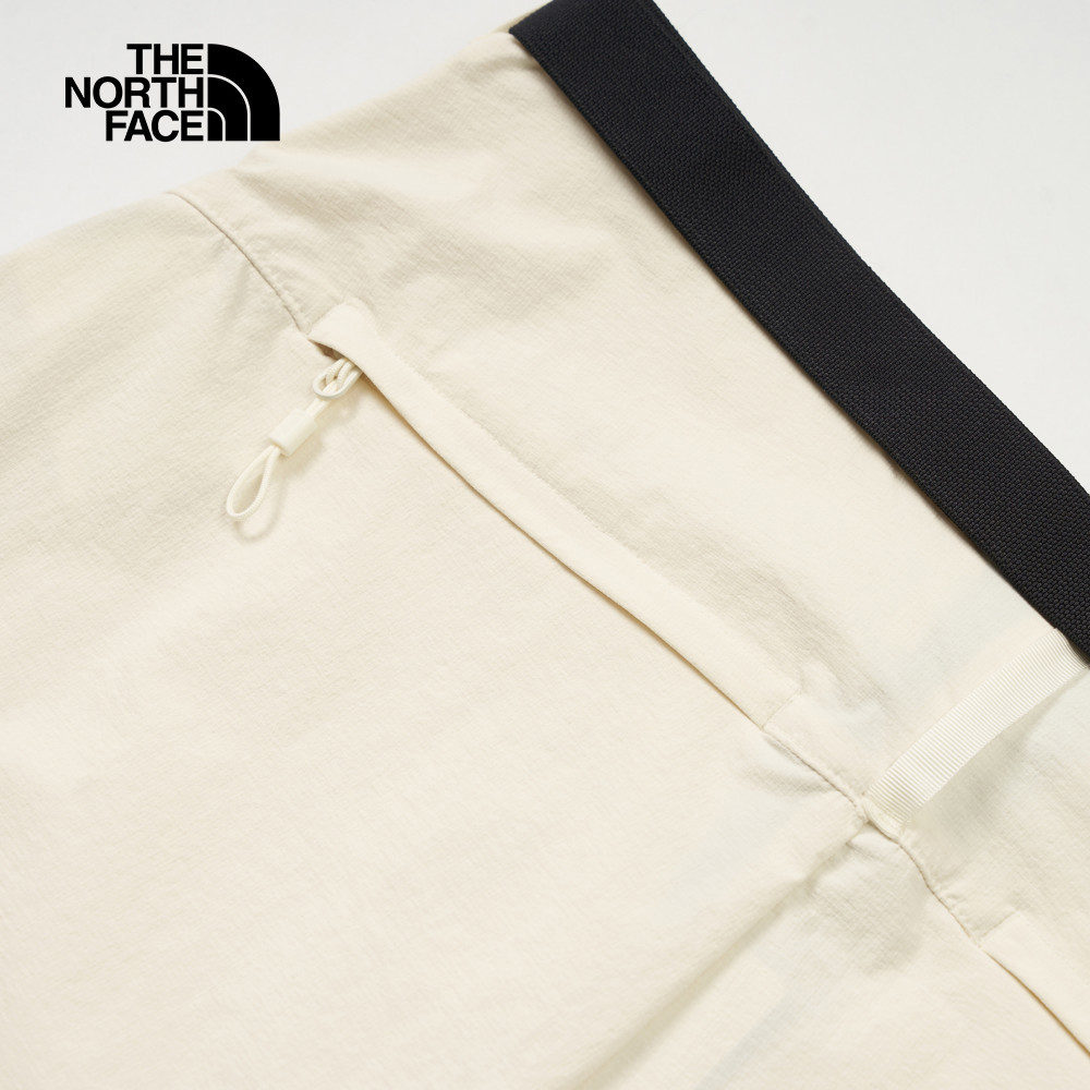 UE女款米白色DWR防潑水休閒長褲｜8CJ9QLI