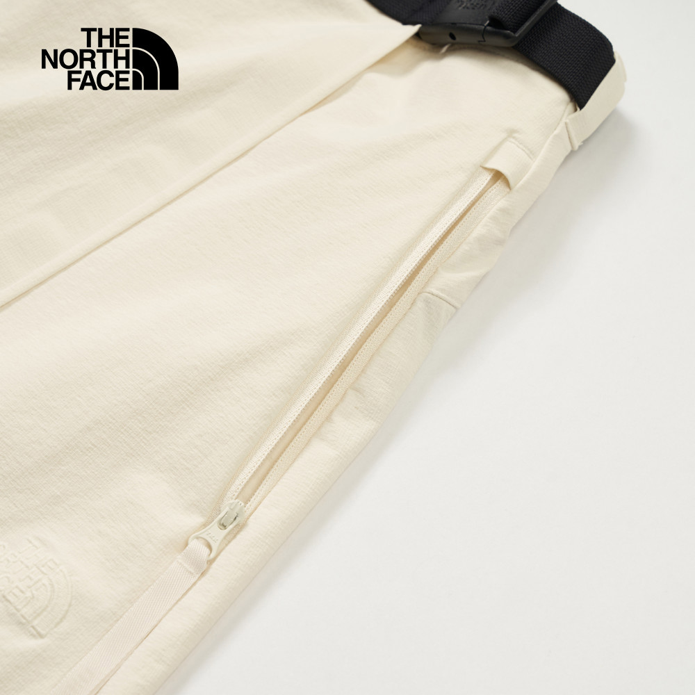 UE女款米白色DWR防潑水休閒長褲｜8CJ9QLI