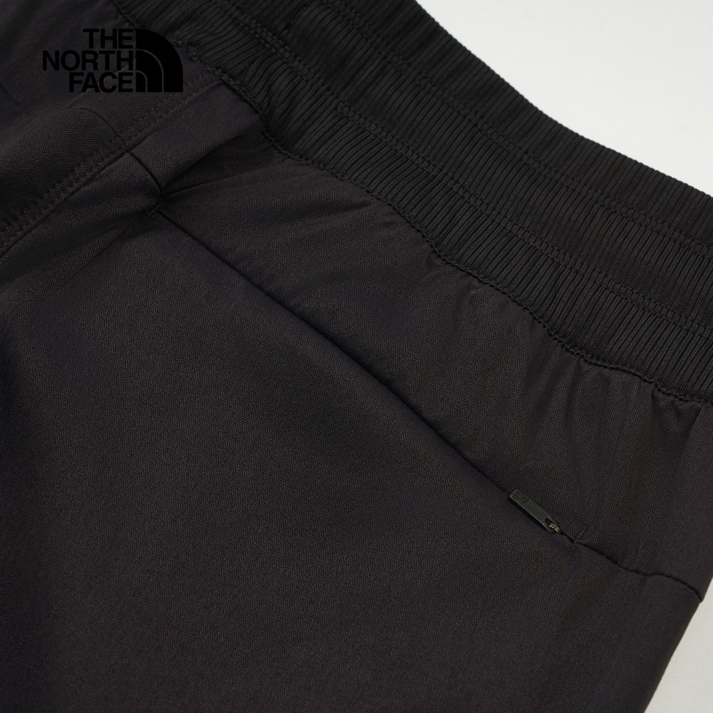 The North Face北面女款黑色舒適透氣休閒短褲｜8EYUJK3