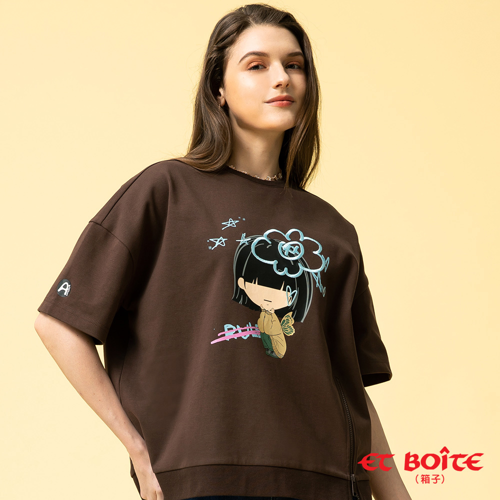 【8折↘滿額再折▵】LIZ下襬拉鍊七分袖印花TEE(咖啡) - BLUE WAY ET BOîTE 箱子