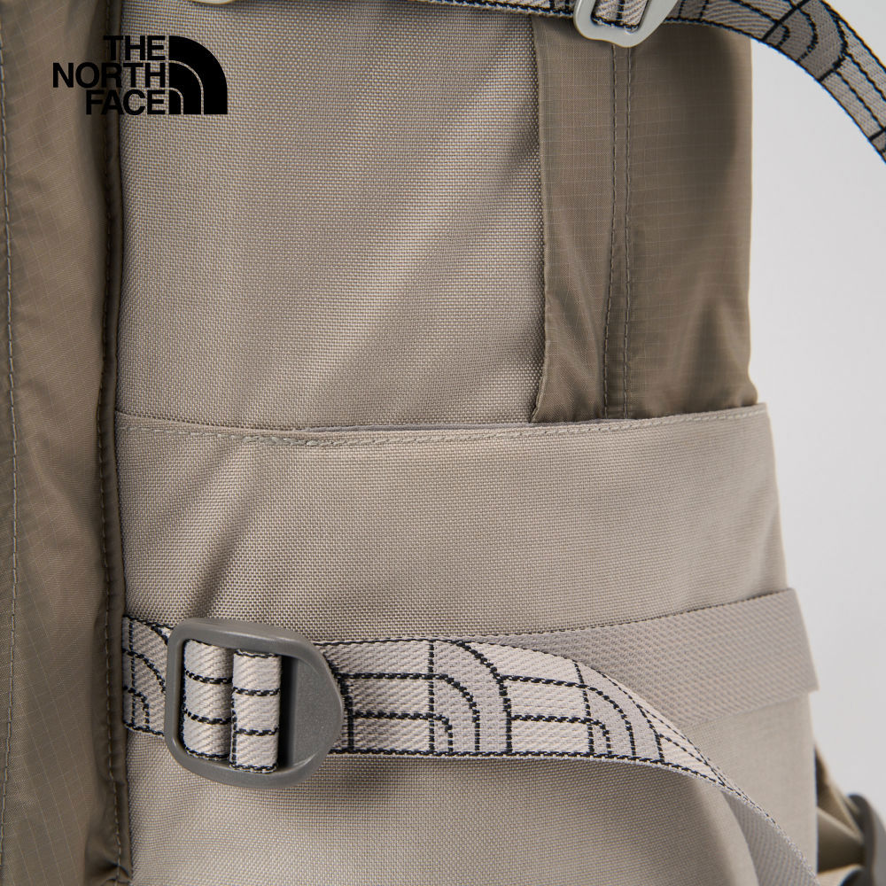 【10/27 00點限時搶購】The North Face北面男女款石灰色休閒後背包｜8DJJ7J4