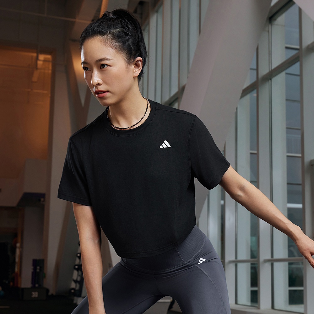 TRAIN ESSENTIALS 短袖上衣