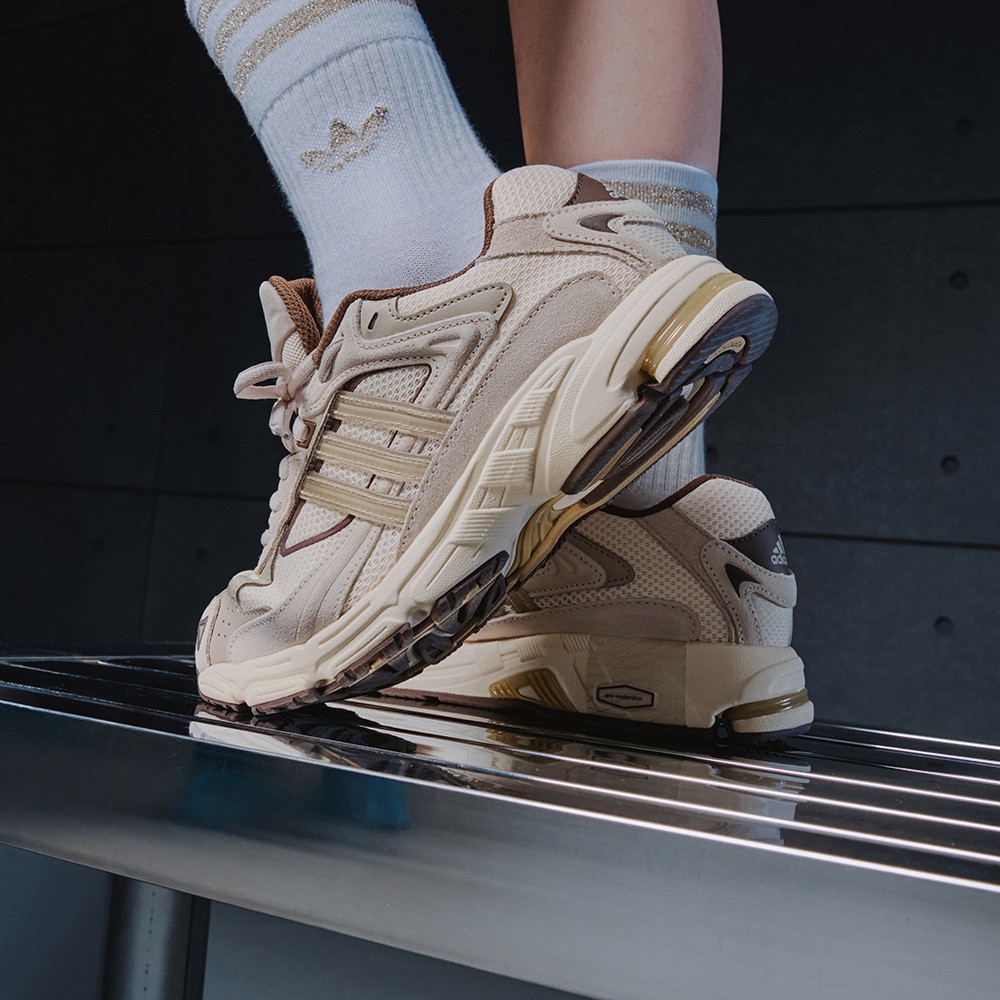 RESPONSE CL 運動休閒鞋