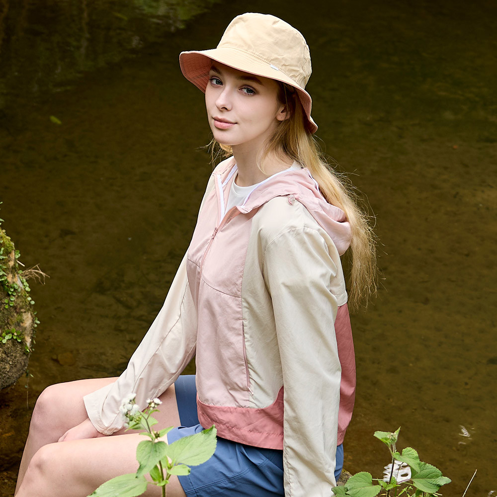 女款ALL LOVE再生蚊瘋不動外套(A1GA2505WR霧粉/米卡/防曬風衣外套/輕薄外套/涼感/短版設計)