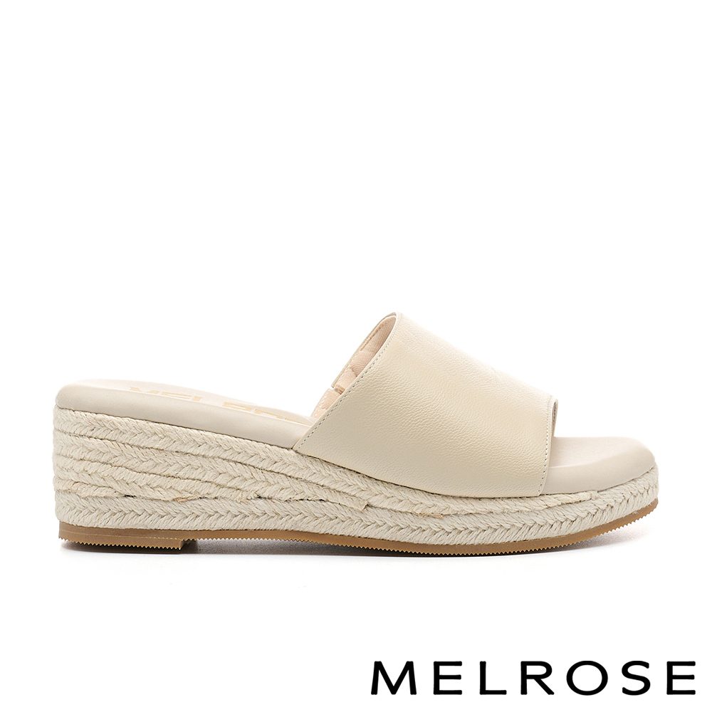 MELROSE 美樂斯 夏日輕旅 極簡度假感純色縮花羊皮草編厚底拖鞋－米白