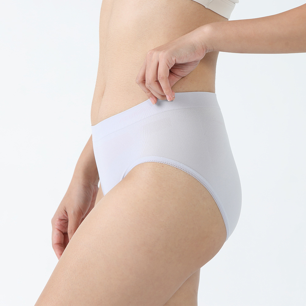 女瞬透無縫抑菌中低腰三角內褲(A1UCGZ18W迷霧紫/透氣排汗/涼感/抑菌/無縫工藝/高彈力/台灣製)