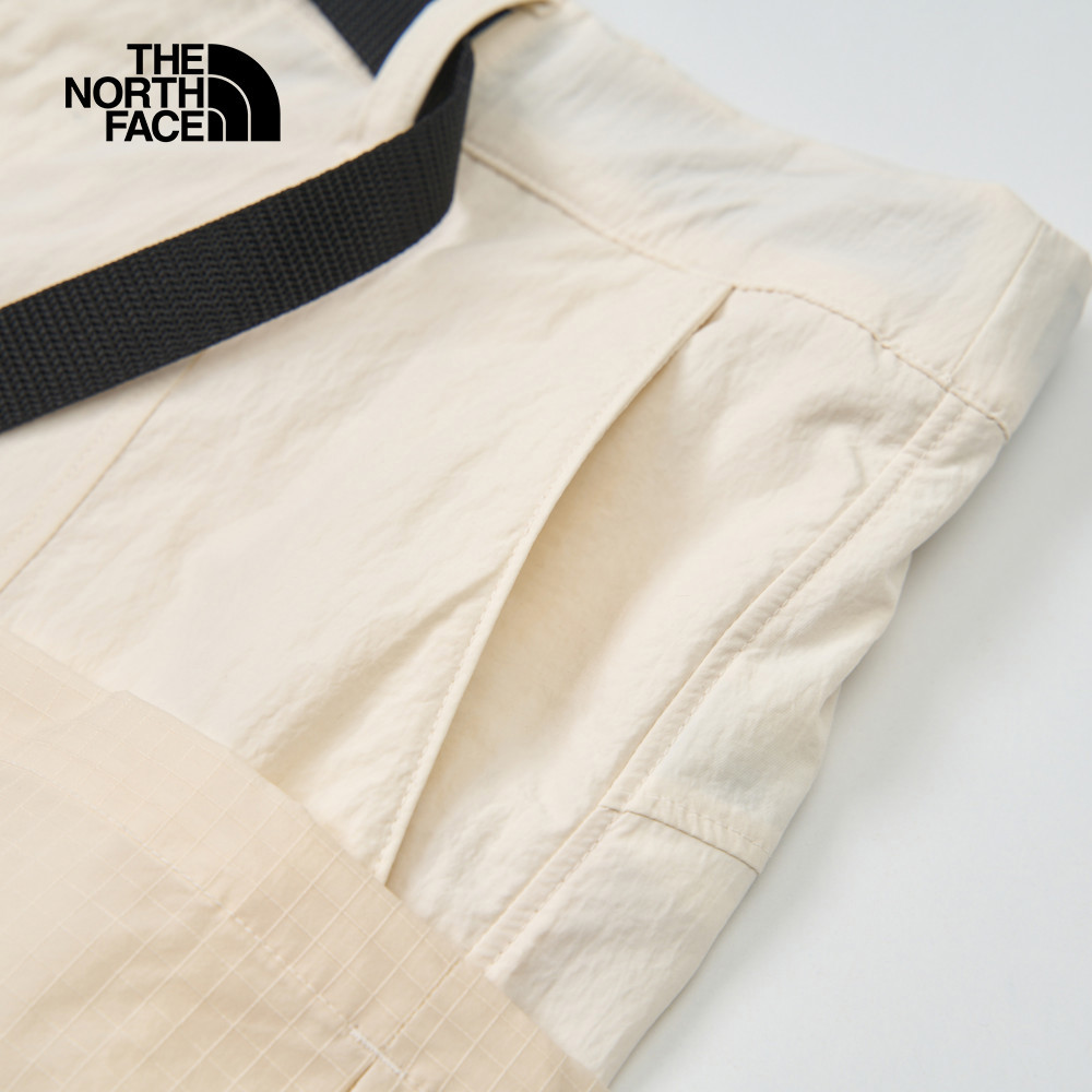 UE女款米白色DWR防潑水短褲｜8CM1QLI