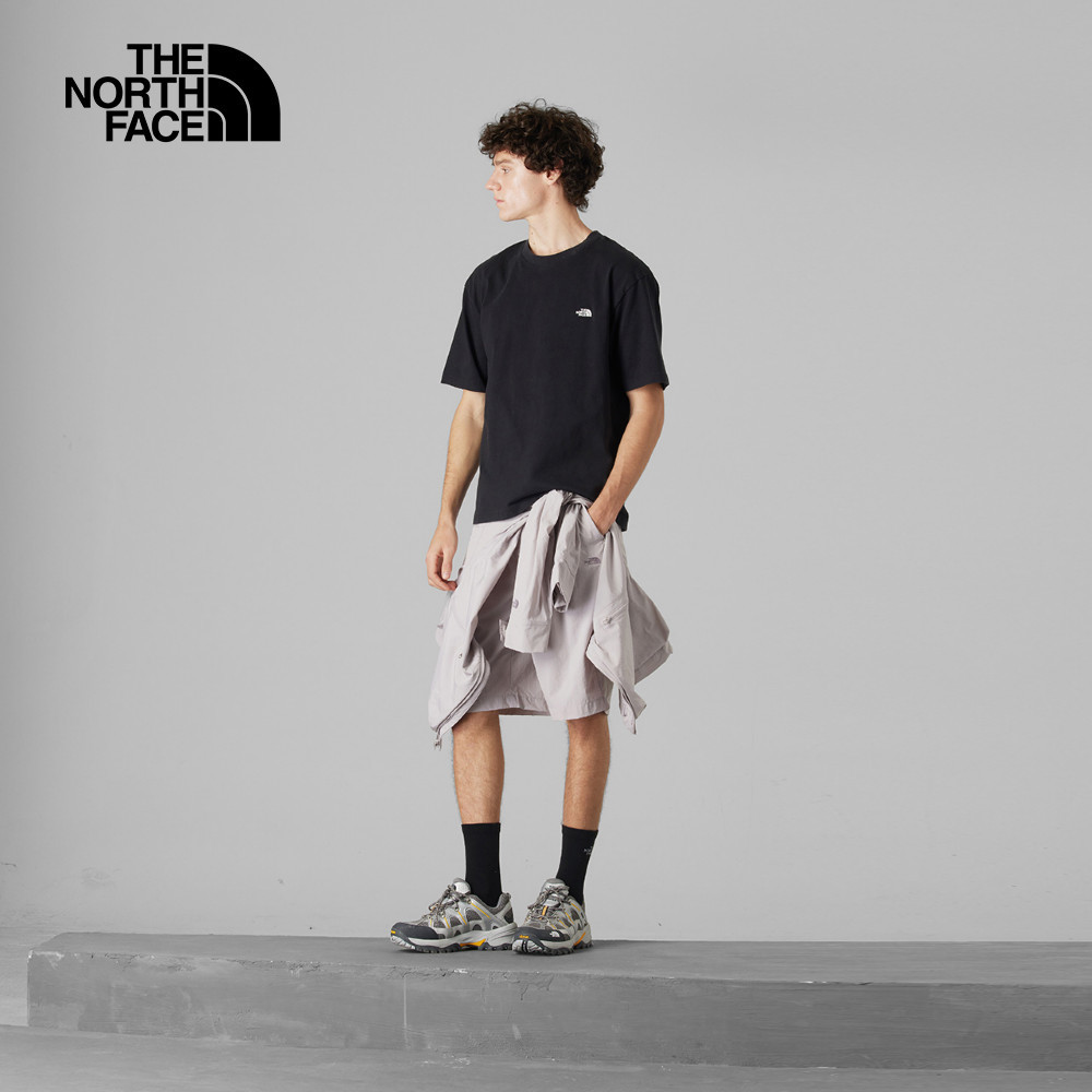 UE男款黑色純棉大尺寸印花短袖T恤｜8C6RJK3