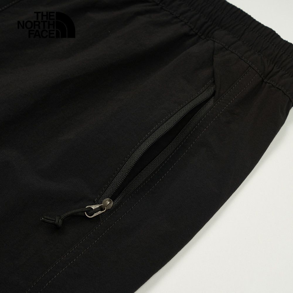 The North Face北面男款黑色UPF防曬短褲｜8BWPJK3