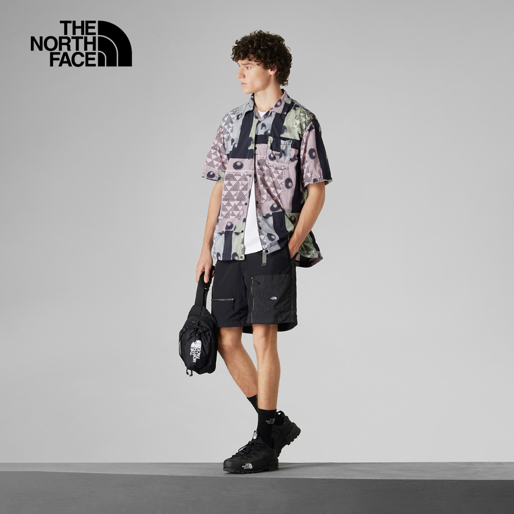 UE男款宇宙黑印花短袖襯衫｜8CKQJK3