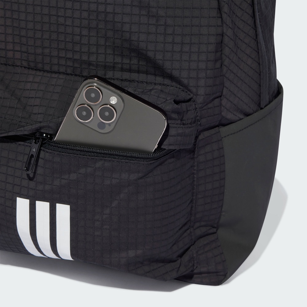 ESSENTIALS 後背包