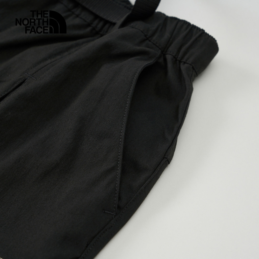 UE女款黑色DWR防潑水休閒長褲｜8CMFJK3