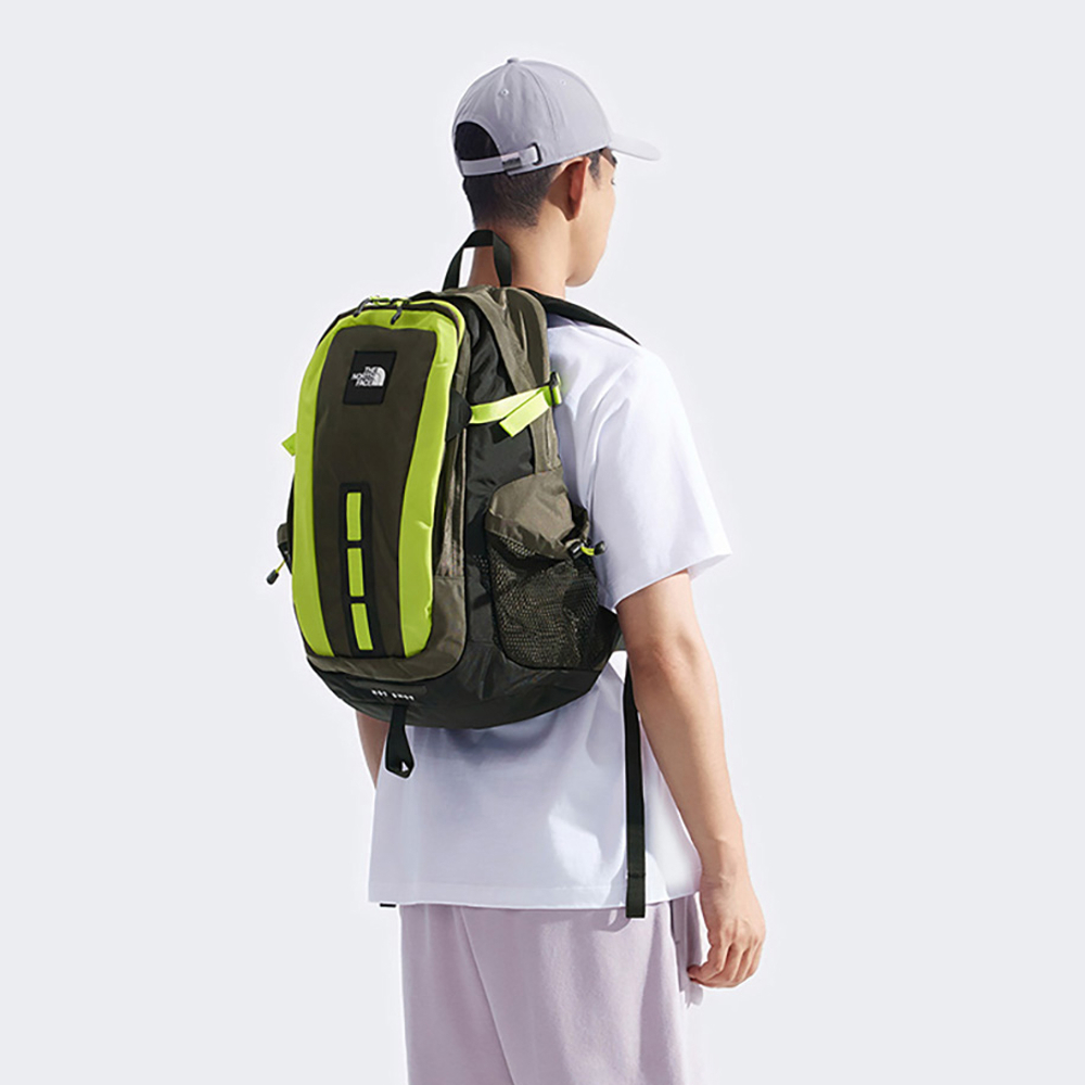 The North Face北面男女款綠棕拼接DWR防潑水休閒後背包｜3KYJG1K