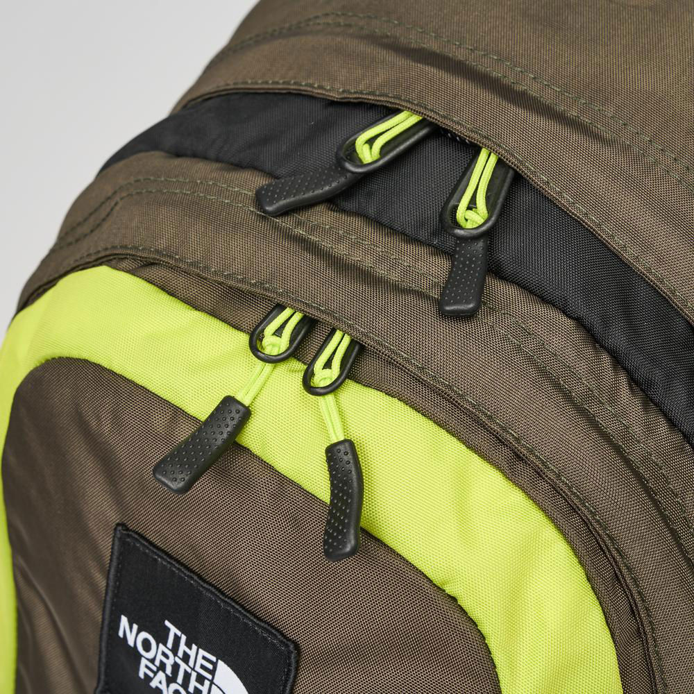 The North Face北面男女款綠棕拼接DWR防潑水休閒後背包｜3KYJG1K