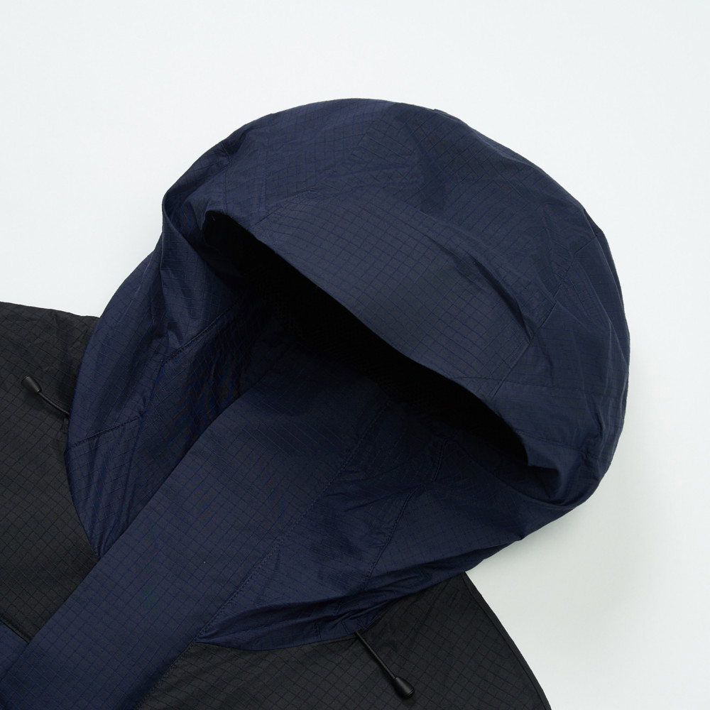 UE男款藍色DWR防潑水防風外套｜8E5H92A