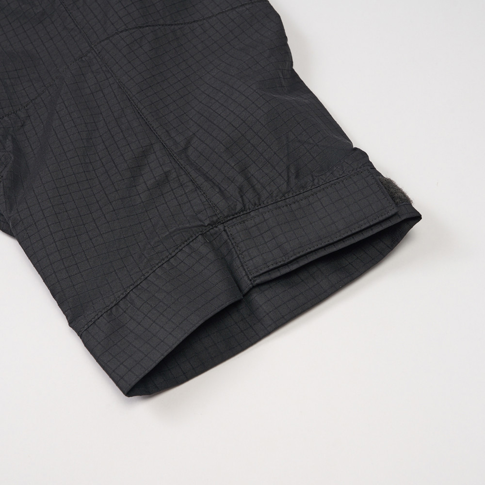 UE男款黑色DWR防潑水防風外套｜8E5HJK3