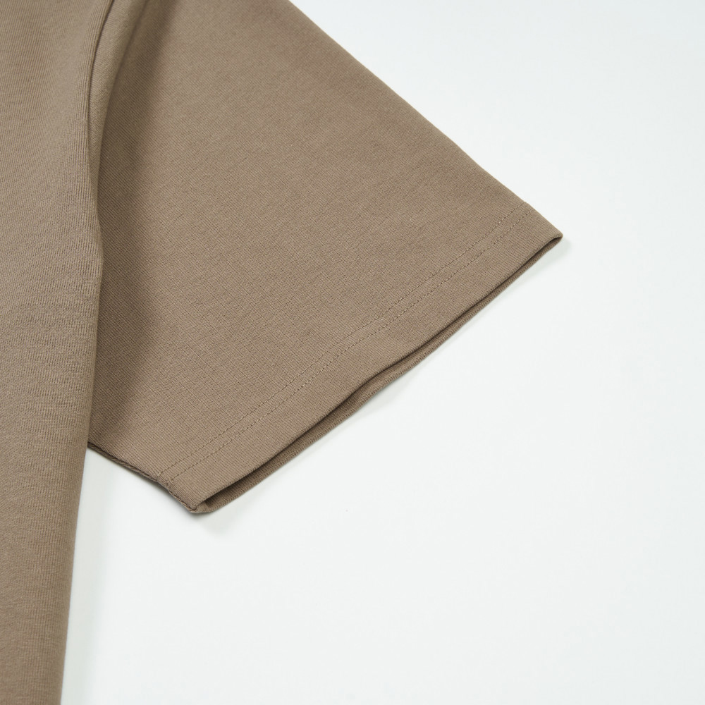 UE男款棕色純棉大尺寸山脈印花短袖T恤｜8GUBBOW