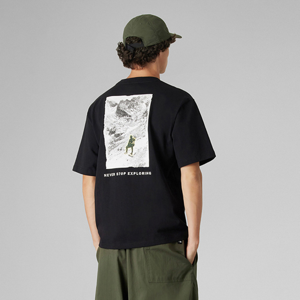 UE男款黑色純棉大尺寸山脈印花短袖T恤｜8GUBJK3