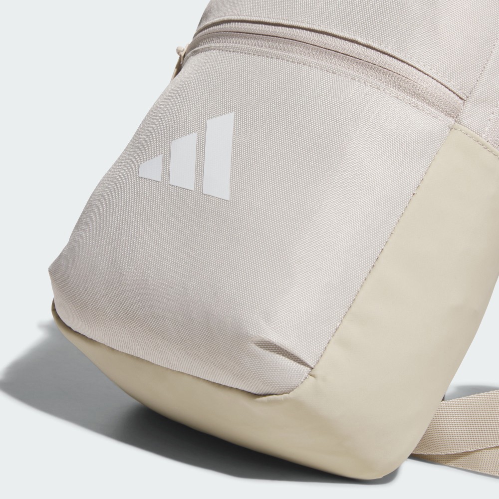 ESSENTIALS 斜背包