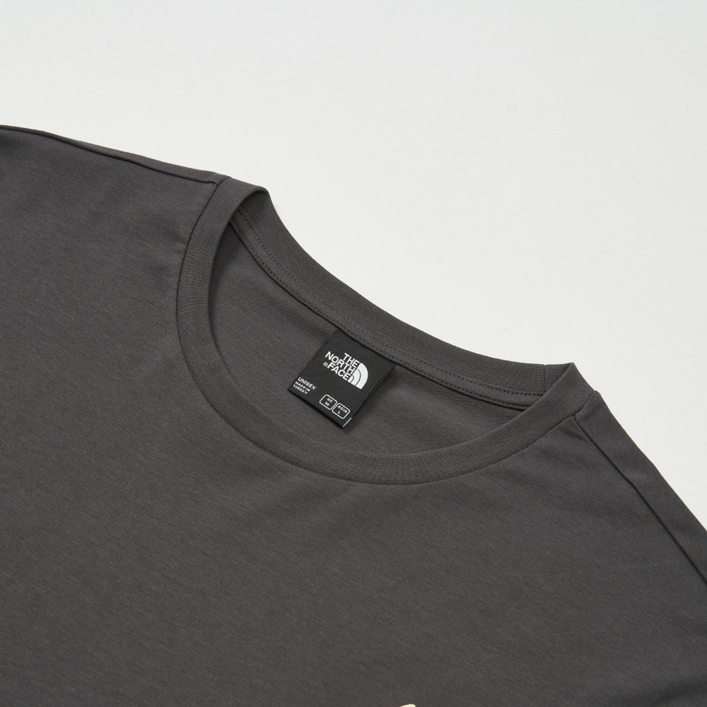 The North Face北面男女款深灰色概念性印花短袖T恤｜8E4D0C5
