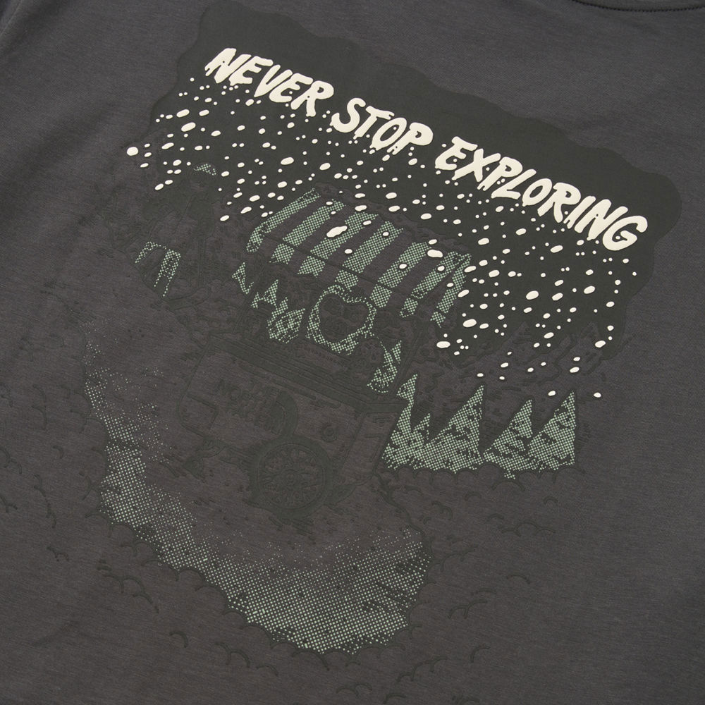 The North Face北面男女款深灰色概念性印花短袖T恤｜8E4D0C5