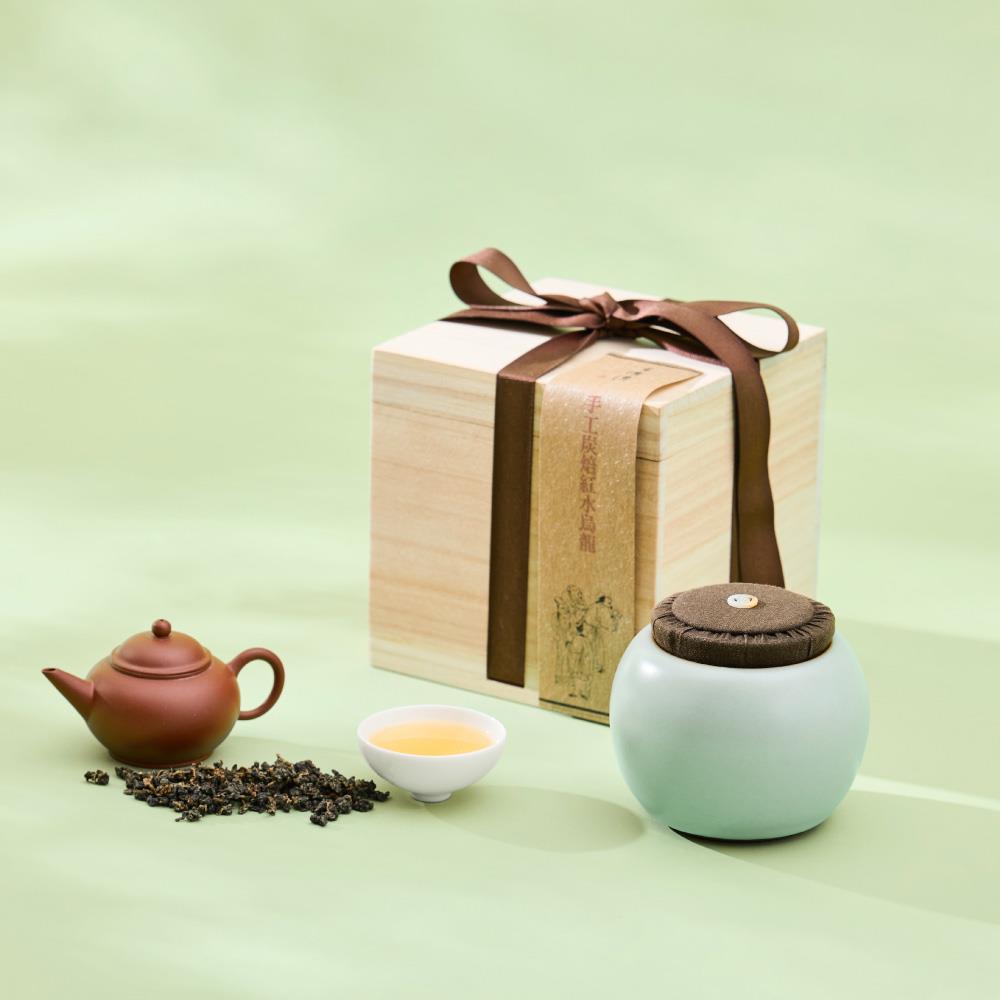 【德傳存茶禮盒 | 天青- 團團茶倉】2025手工炭焙凍頂安尚烏龍170g+安達窯團團茶倉(梧桐木盒)-王德傳
