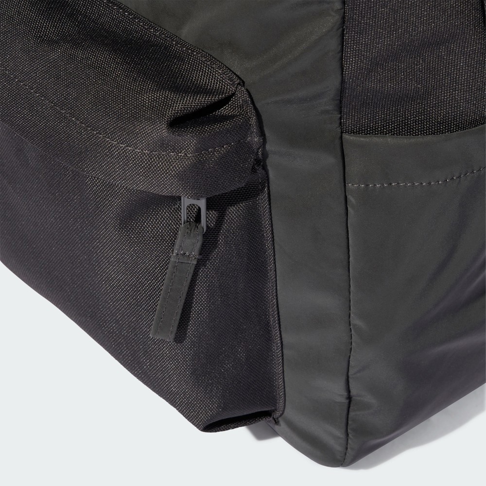 ESSENTIALS 後背包